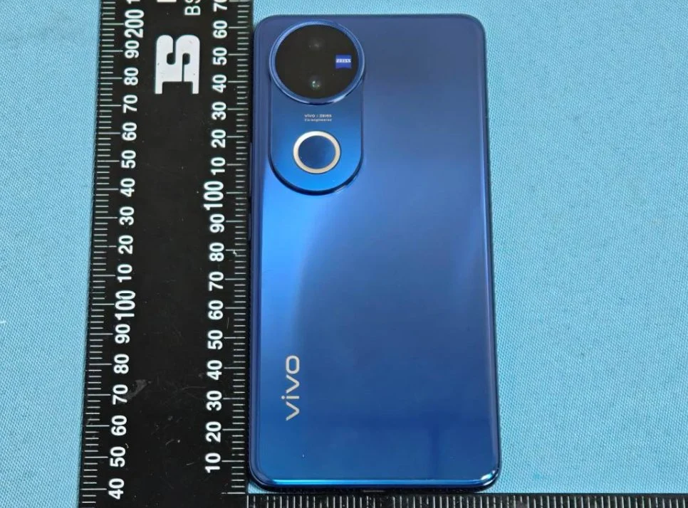 معرفی گوشی های سری Vivo V50<span class='yasr-stars-title-average'><div class='yasr-stars-title yasr-rater-stars'
                           id='yasr-overall-rating-rater-e626b4e8c3837'
                           data-rating='5'
                           data-rater-starsize='16'>
                       </div></span>