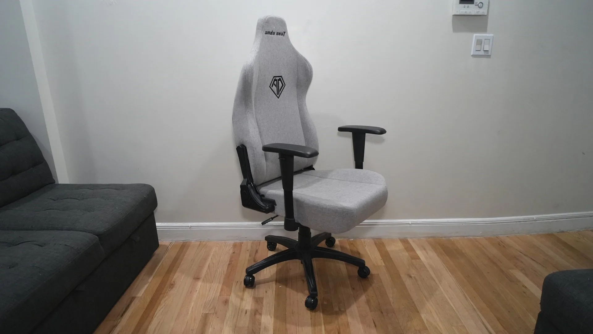 بررسی صندلی گیمینگ AndaSeat Novis