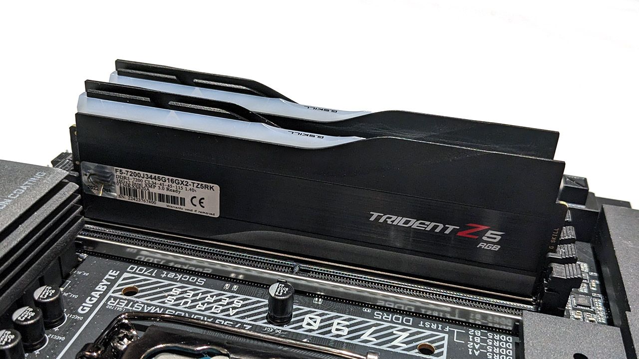 خرید رم 32 گیگابایتی TRIDENT Z5 RGB 5600Mhz DDR5 از برند G.SKILL