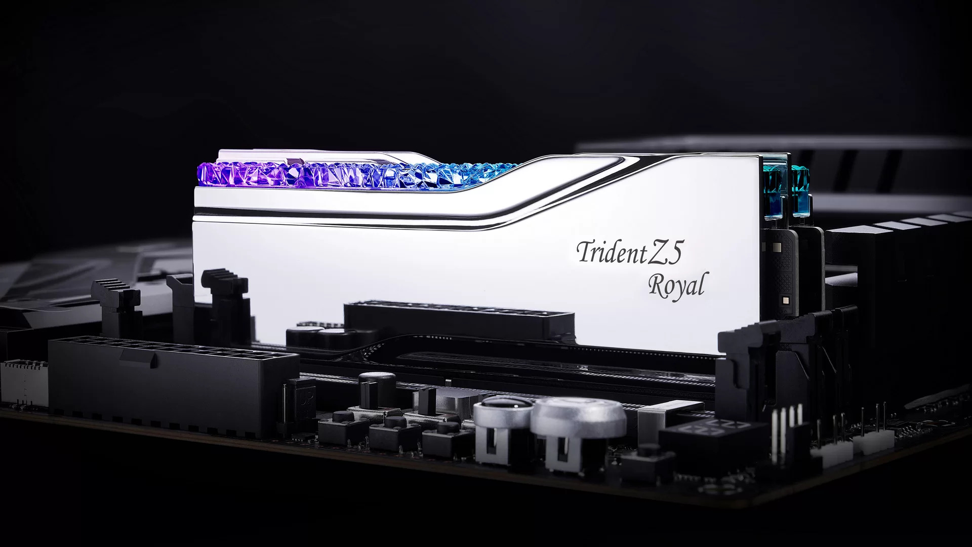 خرید رم 32 گیگابایت TRIDENT Z5 ROYAL از برند G.Skill