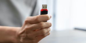 بهترین فلش مموری‌ های USB در سال ۲۰۲۵<span class='yasr-stars-title-average'><div class='yasr-stars-title yasr-rater-stars'
                           id='yasr-overall-rating-rater-5511f376b26e9'
                           data-rating='5'
                           data-rater-starsize='16'>
                       </div></span>