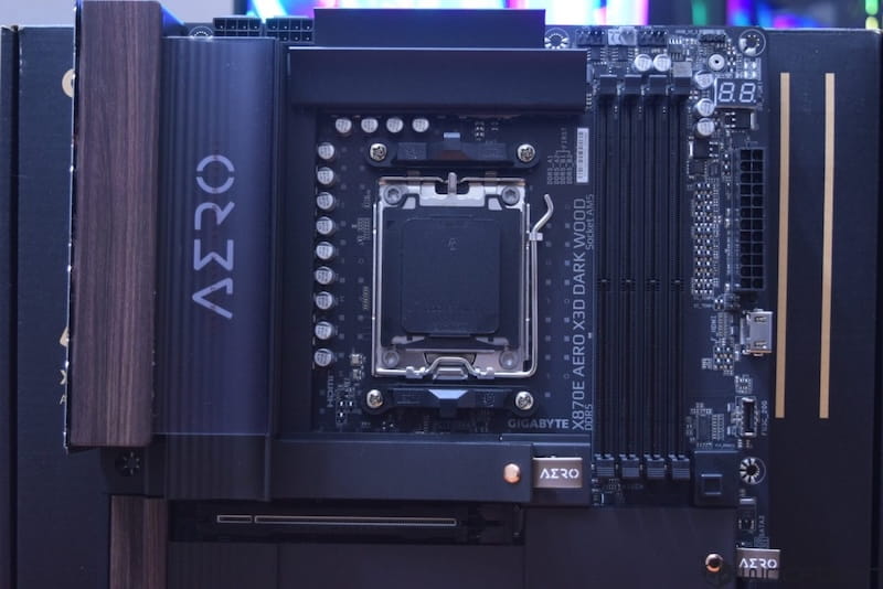 Gigabyte X870E AERO X3D Dark Wood