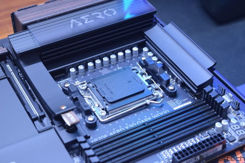 Gigabyte X870E AERO X3D Dark Wood