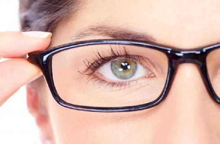 از عینک های مخصوص برای جلوگیری از تشعشعات استفاده کنید