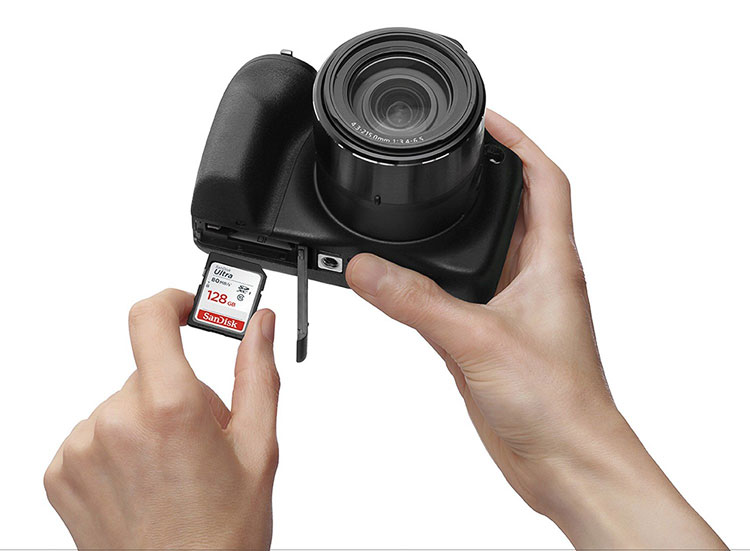 کارت حافظه‌ای با سایز SD، مناسب برای استفاده در دوربین